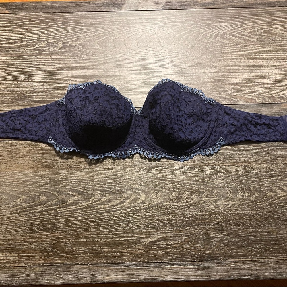VS - Lace Strapless Bra